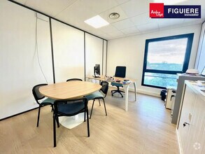 105 Rue Rue René Descartes, Aix-en-Provence for lease Interior Photo- Image 1 of 8