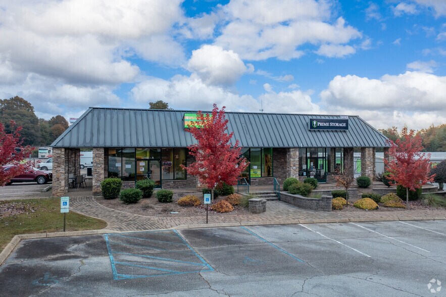 3146 Wade Hampton Blvd, Taylors, SC 29687