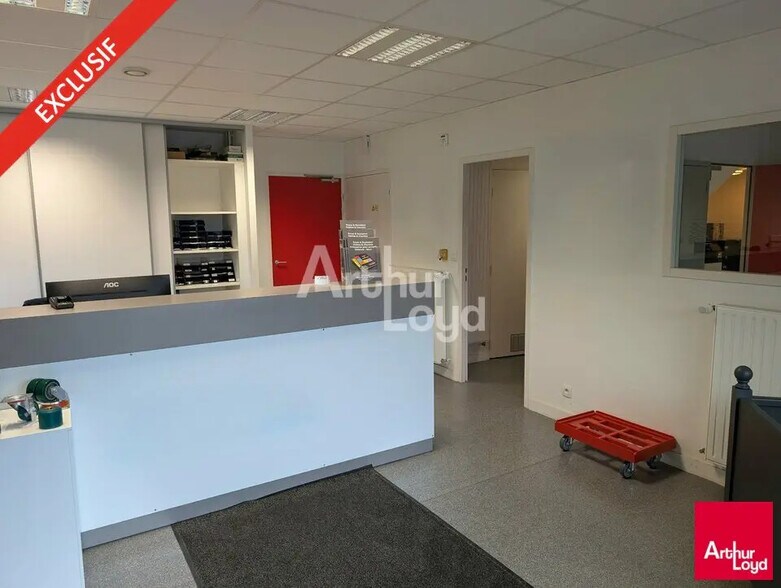 Flex in Saint-Jacques-de-la-Lande for lease - Interior Photo - Image 2 of 9