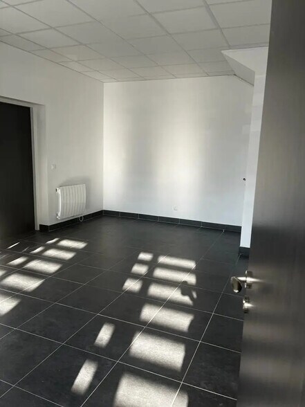 Office in Bailly-Romainvilliers for lease - Interior Photo - Image 2 of 3