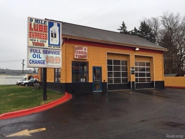 1994 E 9 Mile Rd, Warren, MI for sale - Primary Photo - Image 1 of 1