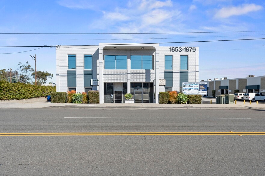 1653-1679 E 28th St, Signal Hill, CA for lease - Building Photo - Image 1 of 7