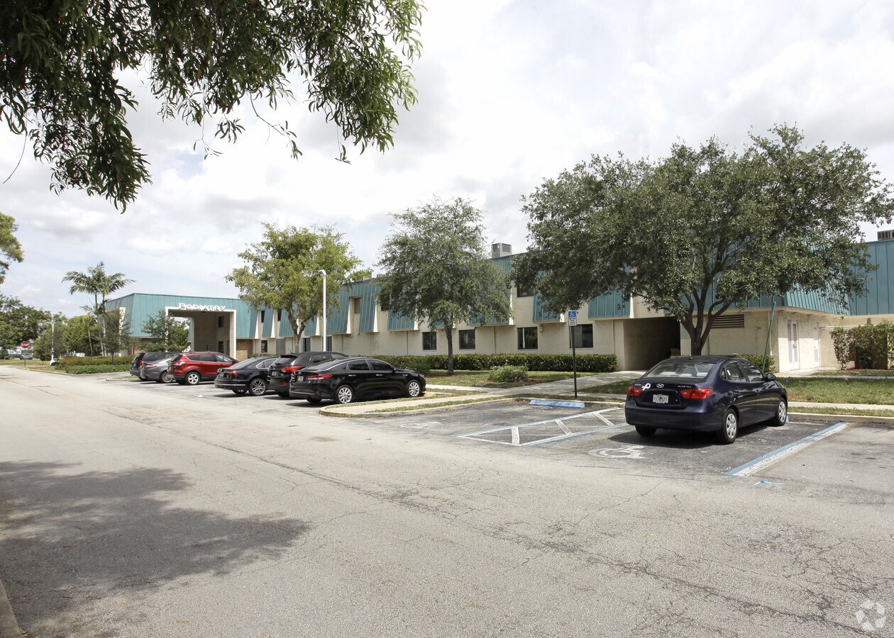 18001834 W Hillsboro Blvd, Deerfield Beach, FL 33442