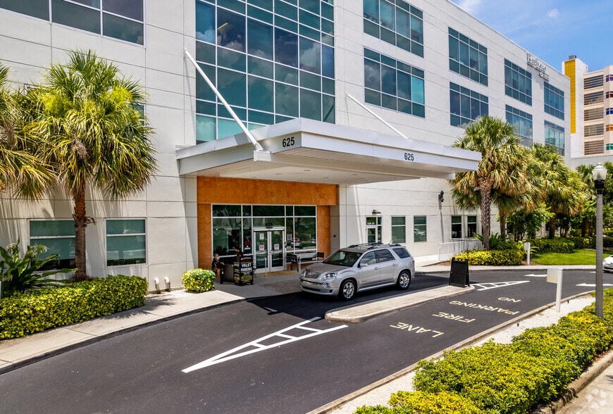 625 6th Ave S, Saint Petersburg, FL for sale - Building Photo - Image 3 of 11