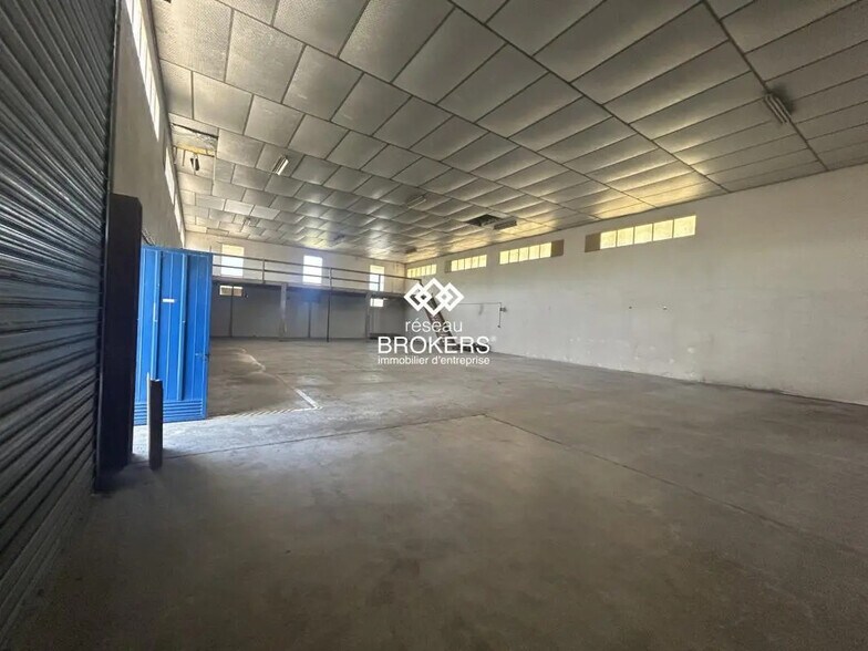 Flex in Auch for lease - Interior Photo - Image 2 of 7