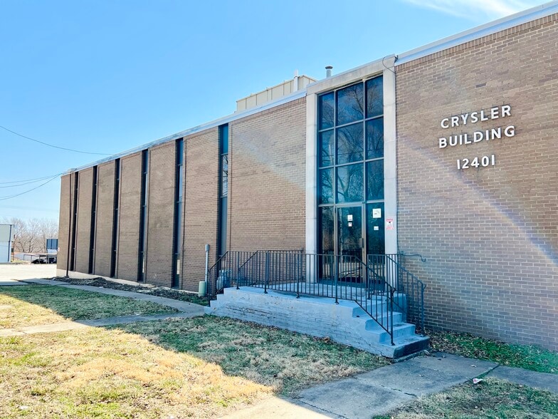 12401 E 43rd St, Independence, MO for lease - Building Photo - Image 2 of 24