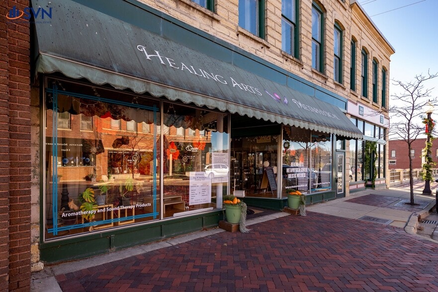 4 E Wilson St, Batavia, IL for sale - Building Photo - Image 2 of 7