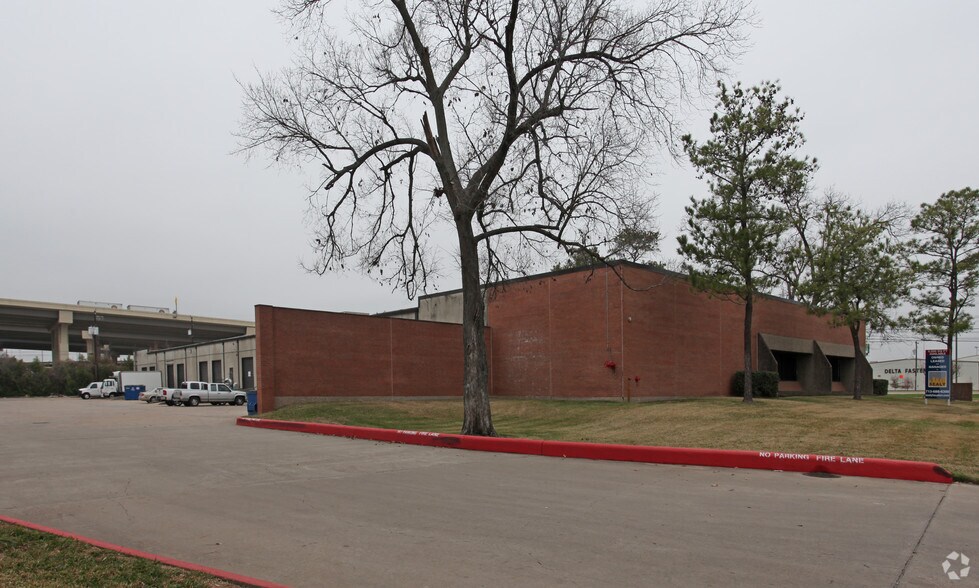 7051 Portwest Dr, Houston, TX for sale - Building Photo - Image 3 of 5