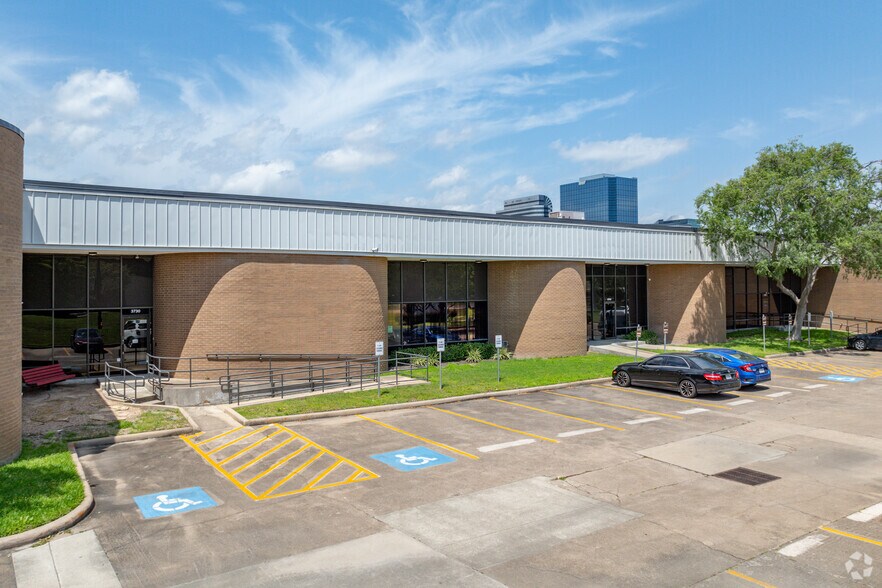 3700-3798 Westchase Dr, Houston, TX for lease - Building Photo - Image 2 of 5