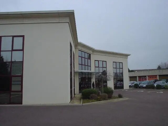Office in Caen for lease - Building Photo - Image 2 of 5