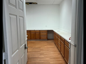 1201-1313 W 103rd St, Kansas City, MO for lease Interior Photo- Image 2 of 4