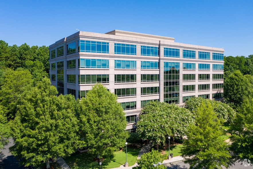 555 North Point Ctr E, Alpharetta, GA for lease - Primary Photo - Image 1 of 3