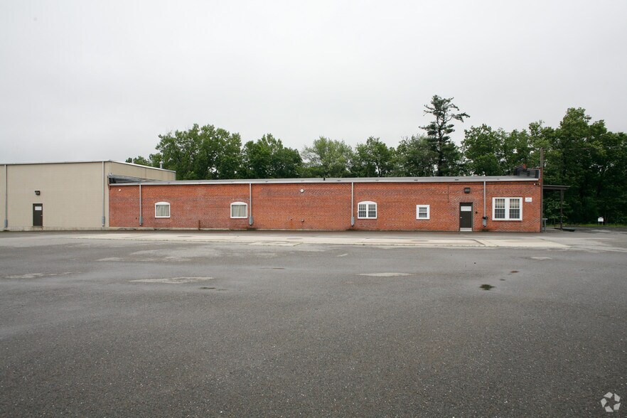 477 Lancaster St, Leominster, MA 01453