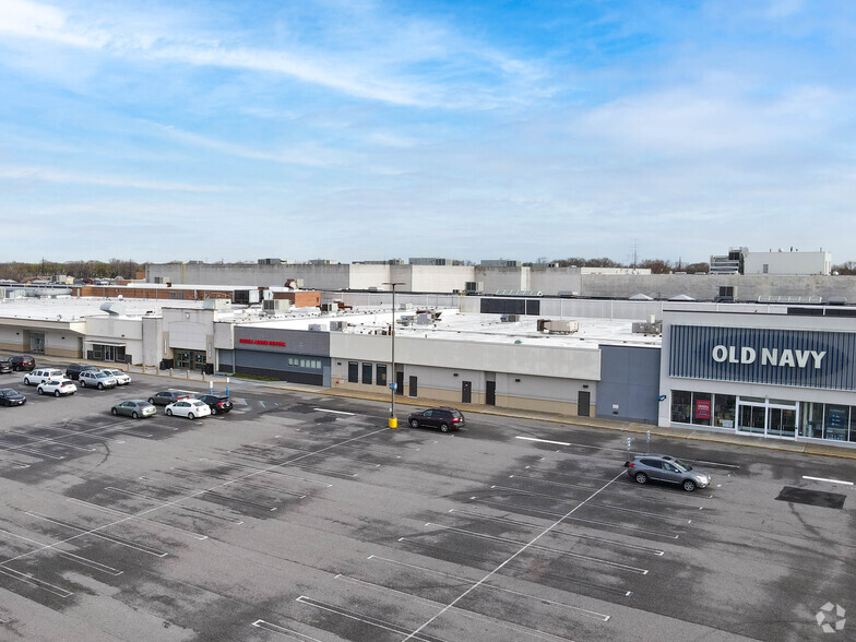 1098 Green Acres Mall, Valley Stream, NY for lease - Building Photo - Image 2 of 4