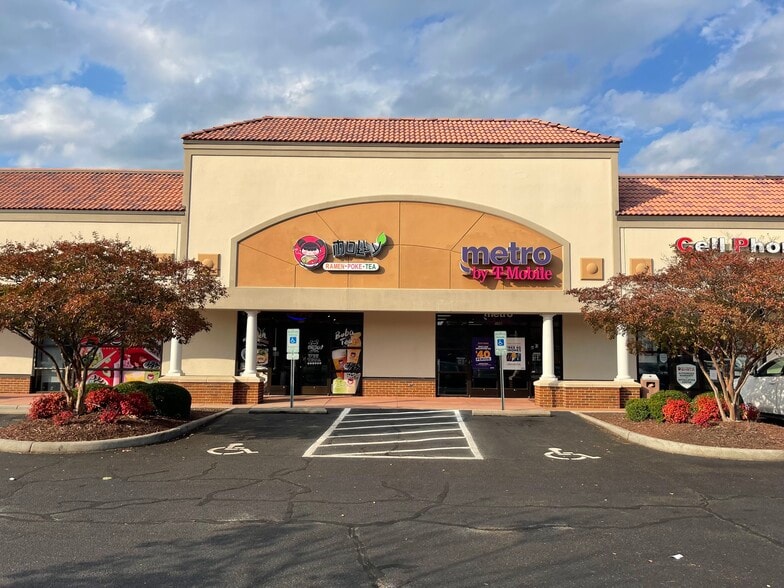 869-879 Lynnhaven Pky, Virginia Beach, VA for lease - Building Photo - Image 3 of 7