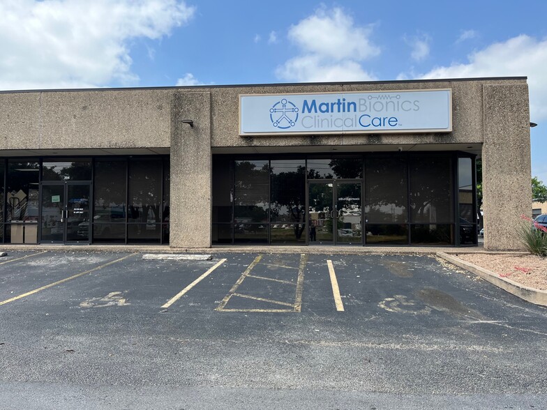 209 Ben White Blvd E, Austin, TX for lease - Building Photo - Image 2 of 6