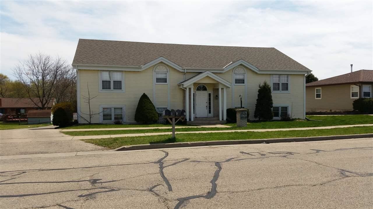 1114 Wisconsin Dr, Jefferson, WI 53549