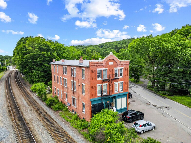 4 Davis St, Shirley, MA for sale - Building Photo - Image 1 of 1