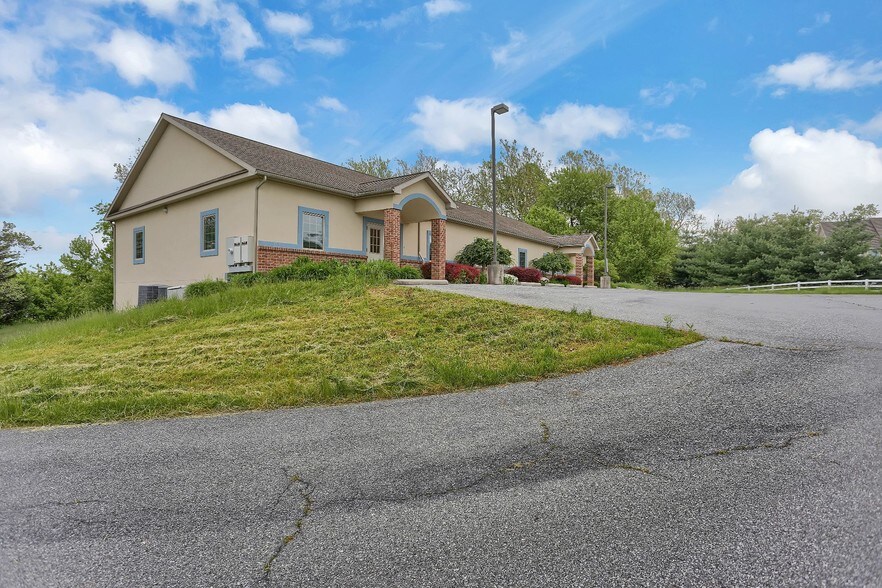 13 Ingot Dr, Blandon, PA for sale - Building Photo - Image 1 of 1