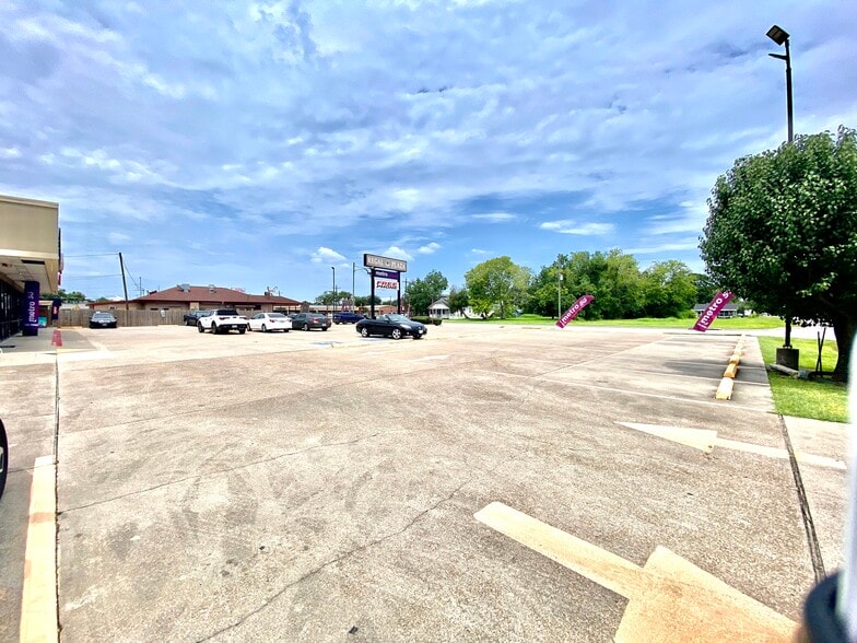 2745-2765 Washington Blvd, Beaumont, TX for sale - Building Photo - Image 3 of 15