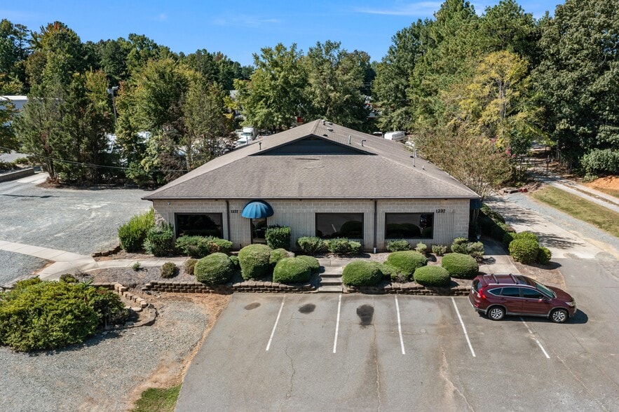 1237 Industrial Dr, Matthews, NC for sale - Primary Photo - Image 1 of 8