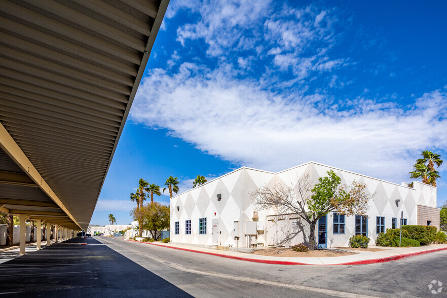 3785 E Sunset Rd, Las Vegas, NV for lease - Building Photo - Image 3 of 7