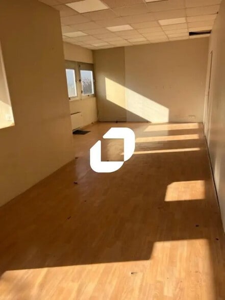 Flex in Chennevières-sur-Marne for lease - Building Photo - Image 2 of 3