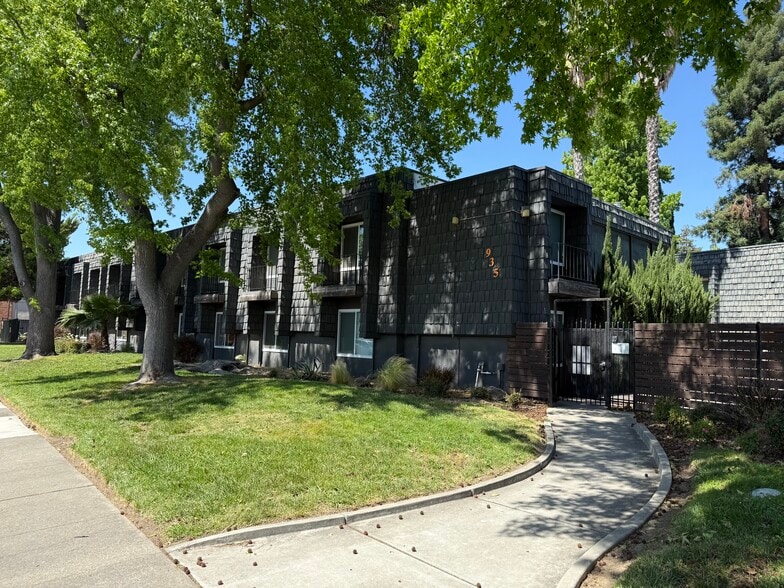 935 Johnfer Way, Sacramento, CA for sale - Building Photo - Image 2 of 17