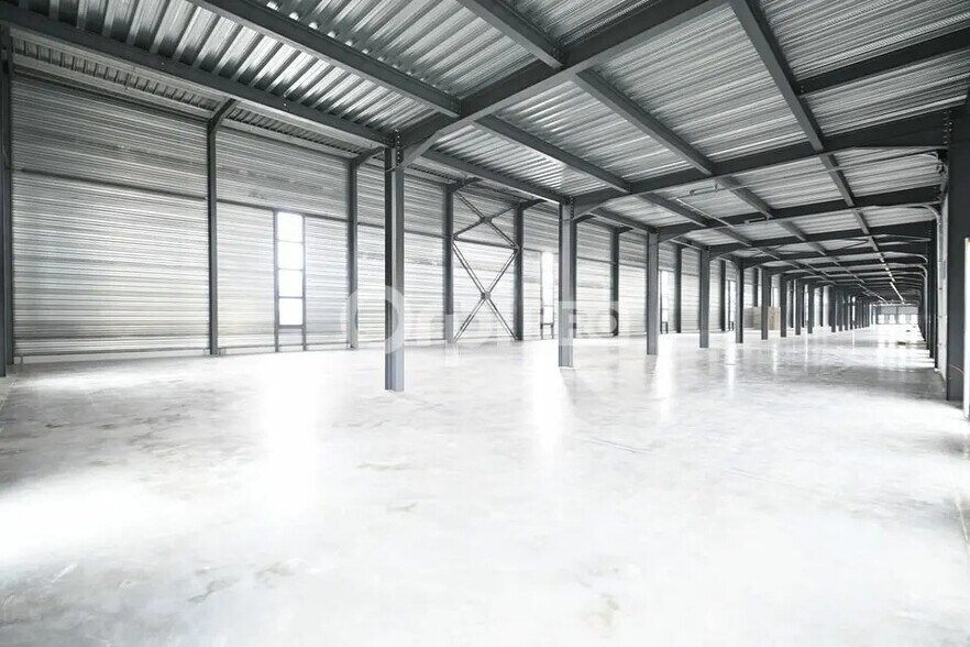 Flex in Bourgoin-Jallieu for lease - Building Photo - Image 3 of 12