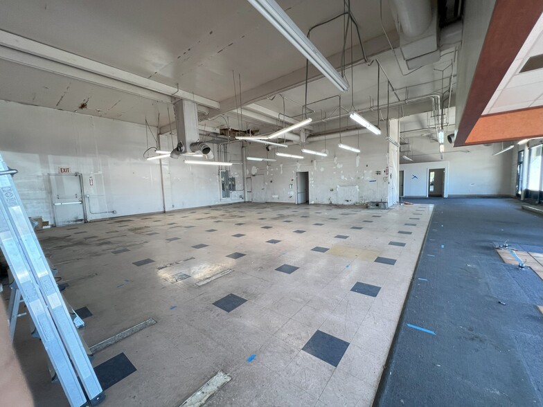 4211-4239 Arden Way, Sacramento, CA for lease - Interior Photo - Image 3 of 7