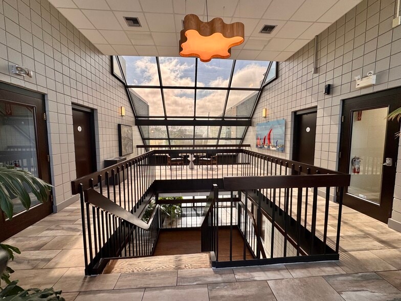 809 Aquidneck Ave, Middletown, RI for lease - Interior Photo - Image 2 of 5