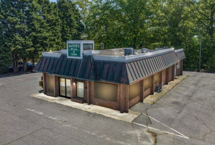 2208 N Center St, Hickory, NC for sale - Building Photo - Image 1 of 1