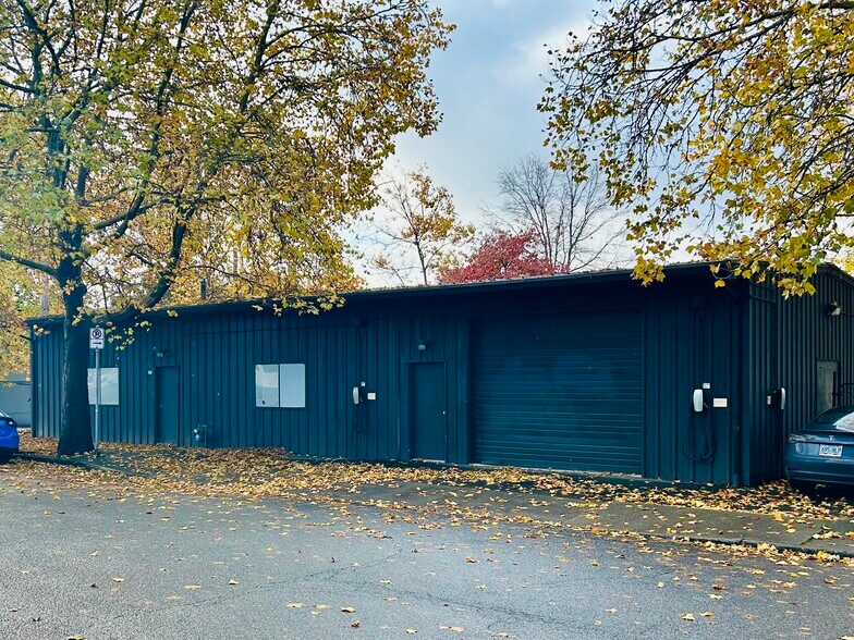 409 NE 8th Ave, Portland, OR for lease - Building Photo - Image 1 of 2