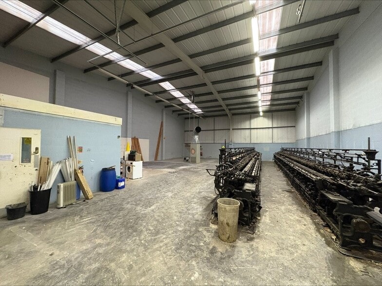 Engine Ln, Nottingham for lease - Interior Photo - Image 3 of 4