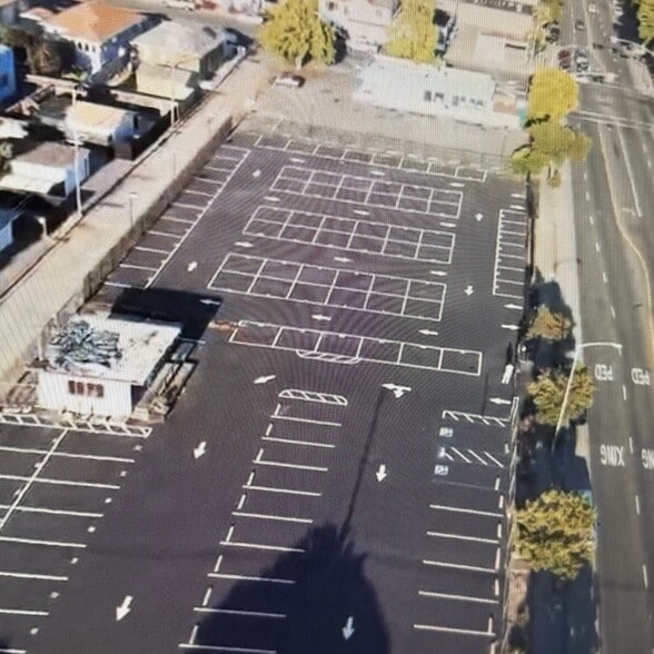 Entire Block - Retail and Parking Lot portfolio of 2 properties for sale on LoopNet.com - Building Photo - Image 1 of 5