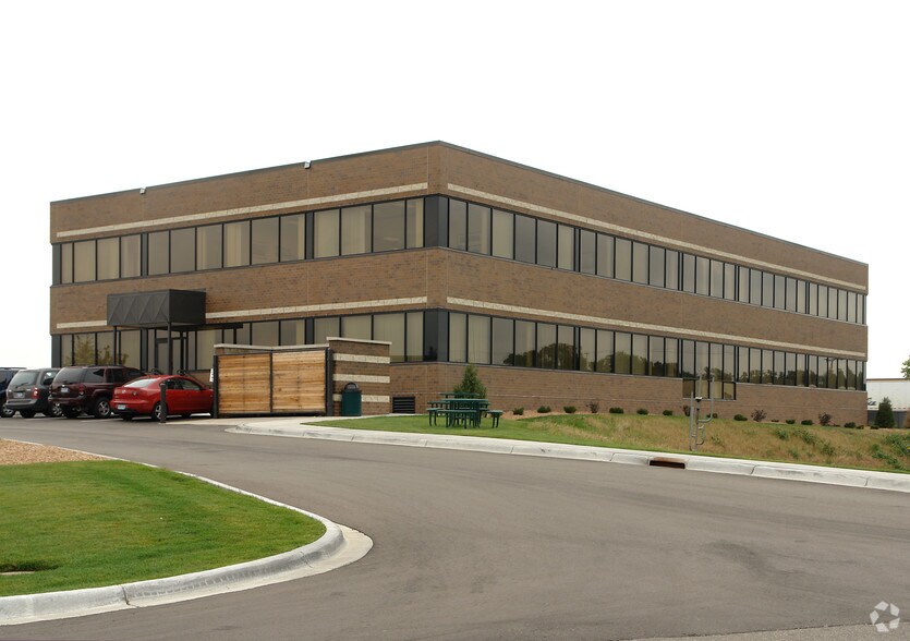 2775 Blue Water Rd, Eagan, MN for sale - Building Photo - Image 2 of 2