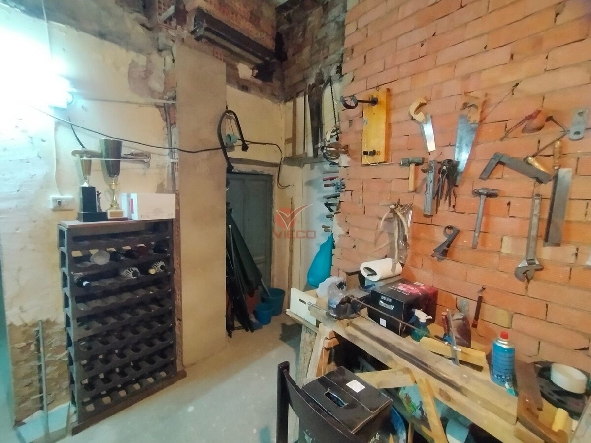 Cuenca, CUE 16004 - - - Interior Photo - Image 1 of 5