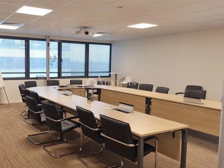 Office in Tours for lease - Building Photo - Image 3 of 8