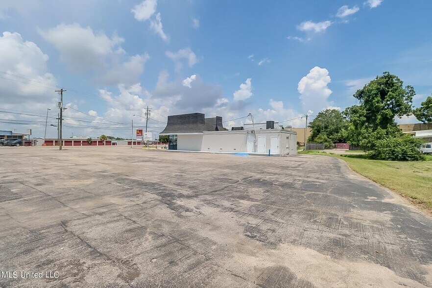507 Pass Rd, Gulfport, MS for sale - Building Photo - Image 3 of 25