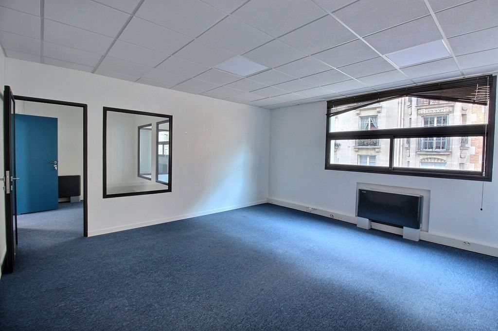 3 Square Desaix, Paris for lease Interior Photo- Image 1 of 9