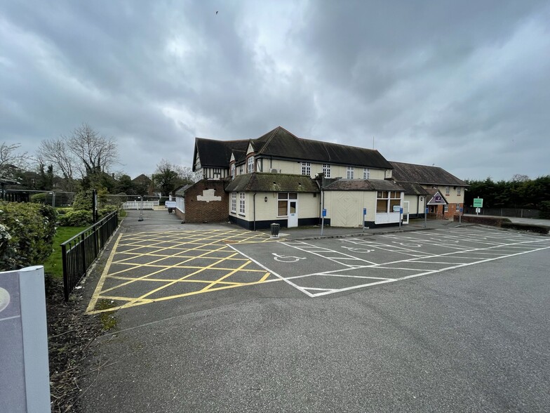 Ickenham Rd, Ruislip for lease - Building Photo - Image 1 of 5