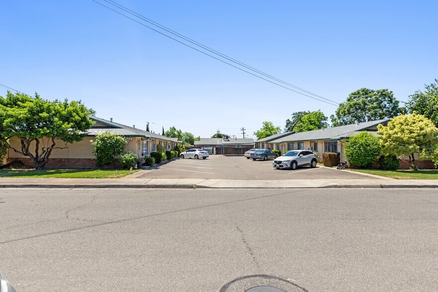 446 Church Ave, Oakdale, CA 95361