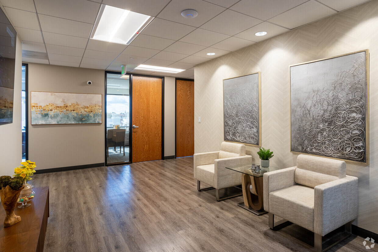 4221 Wilshire Blvd, Los Angeles, CA for lease Interior Photo- Image 1 of 8