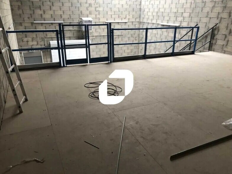 Flex in BOISSY-L'AILLERIE for lease - Interior Photo - Image 3 of 5