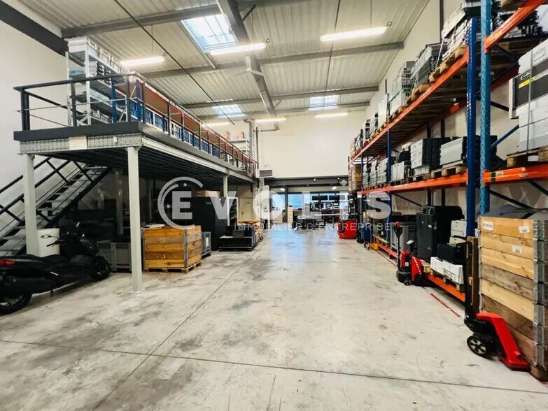 Flex in Moissy-Cramayel for lease - Building Photo - Image 2 of 5