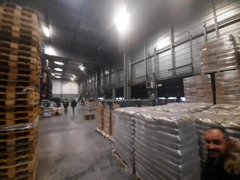 Industrial in Gennevilliers for lease - Building Photo - Image 3 of 3
