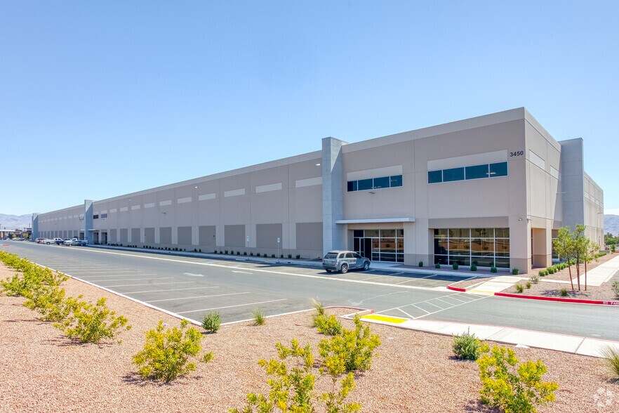 3732 N Las Vegas Blvd, Las Vegas, NV for lease - Primary Photo - Image 2 of 3