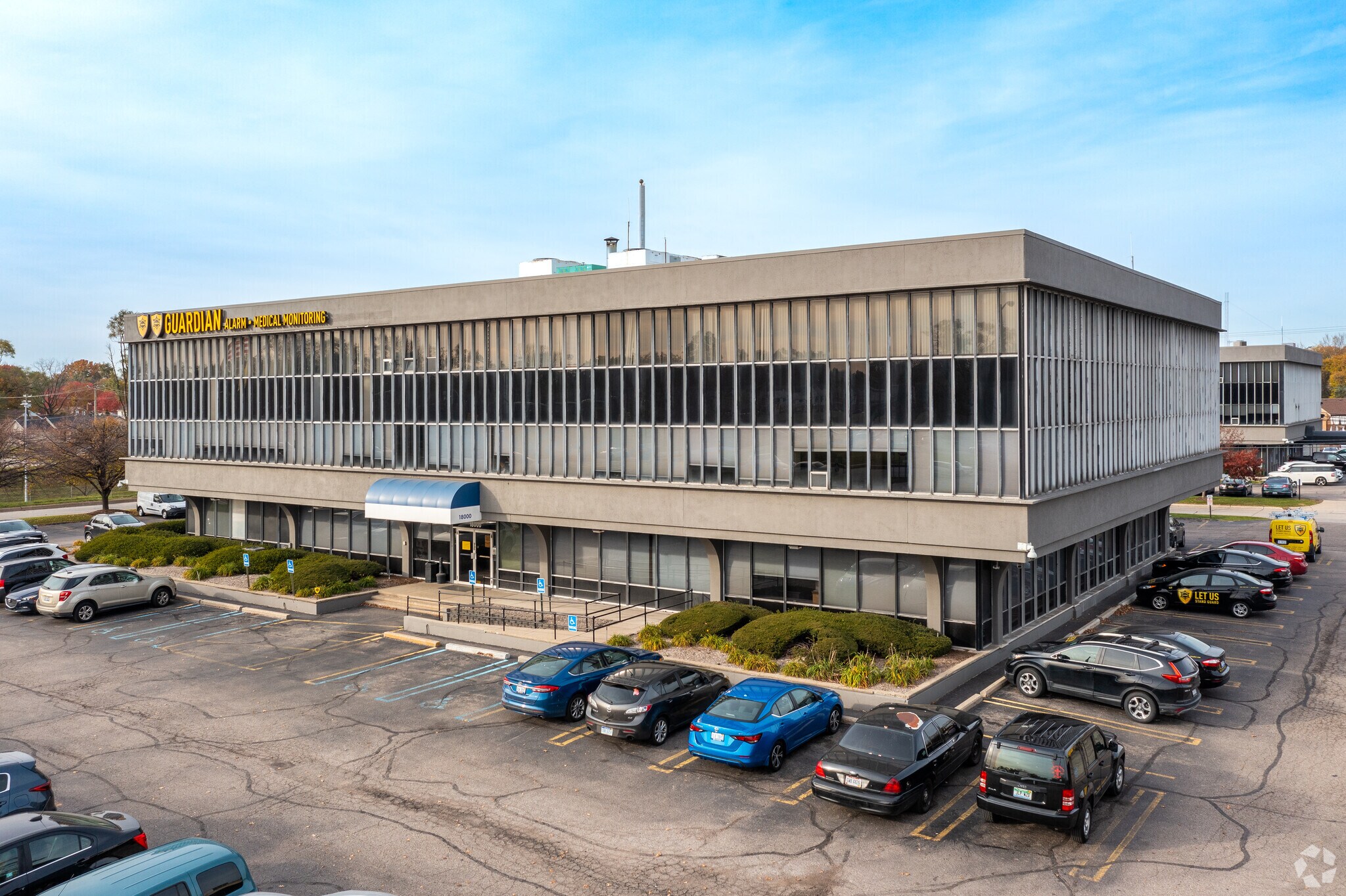 18000 W Eight Mile Rd, Southfield, MI 48075 Retail for Lease