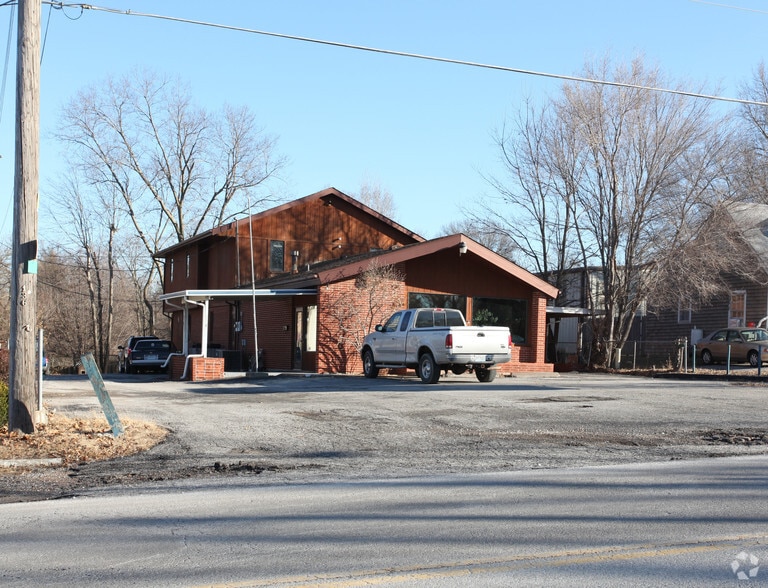 11305 Hickman Mills Dr, Kansas City, MO for sale - Primary Photo - Image 1 of 2