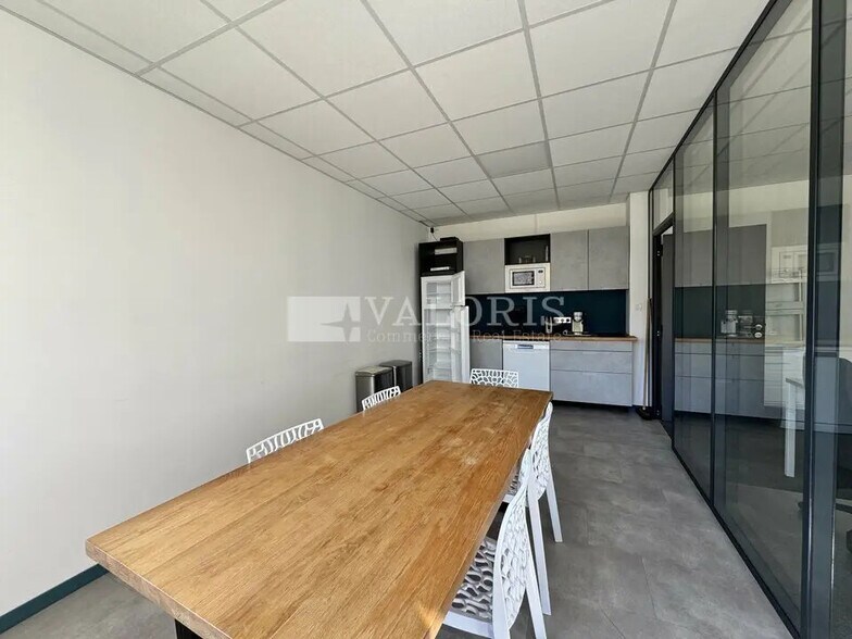 Office in Villeurbanne for lease - Building Photo - Image 1 of 4